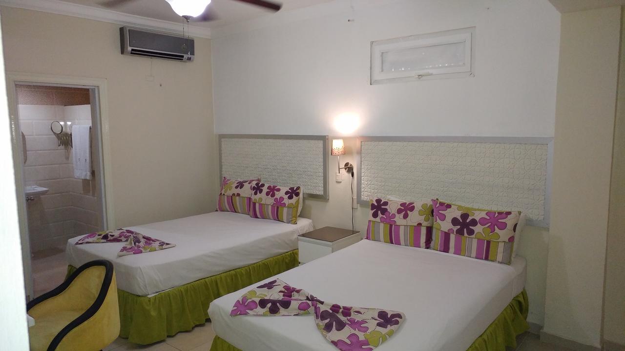 Hotel & Restaurante Flamboyan Higuey Екстериор снимка